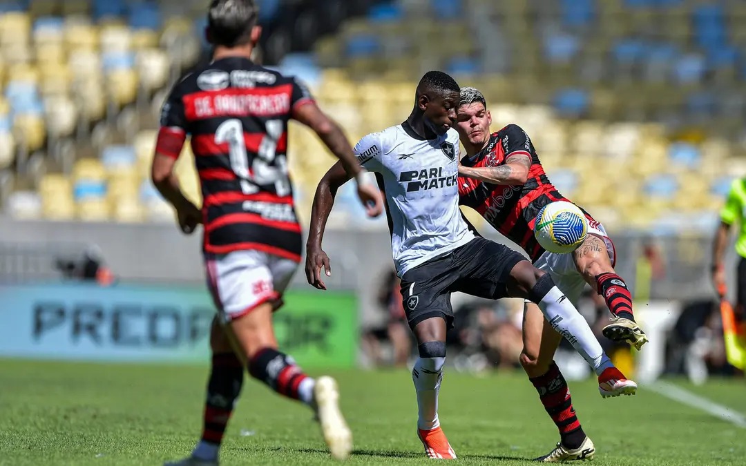 Botafogo de Luiz Henrique enfrentará o Flamengo de Arrascaeta / Foto: