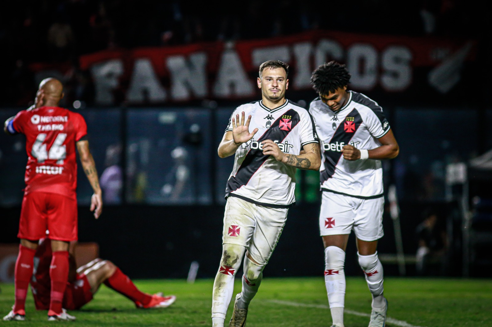 Hugo Moura marcou o gol da vitória / Foto: Matheus Lima/CRVG