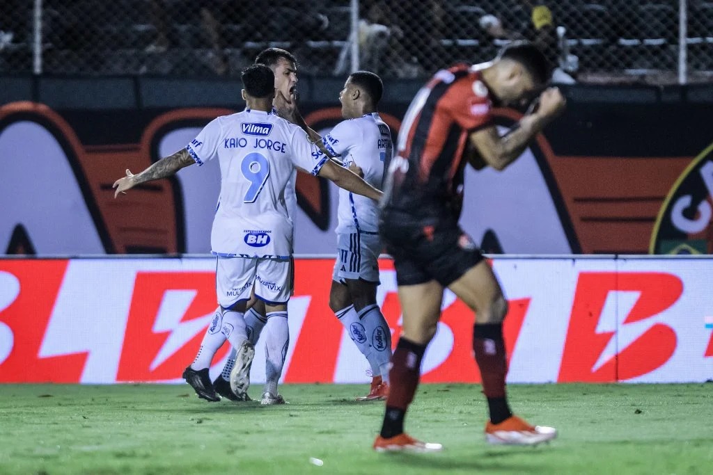 Jogadores do Cruzeiro comemoram gol de empate / Foto: Gustavo Aleixo/Cruzeiro