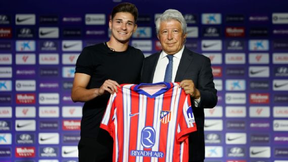 Julían Álvarez é apresentado no Atlético de Madrid e explica saída do Manchester City