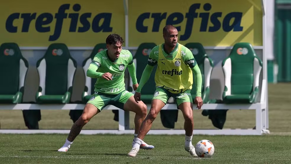 Mayke e Mauricio m treino do Palmeiras — Foto: Cesar Greco/Palmeiras