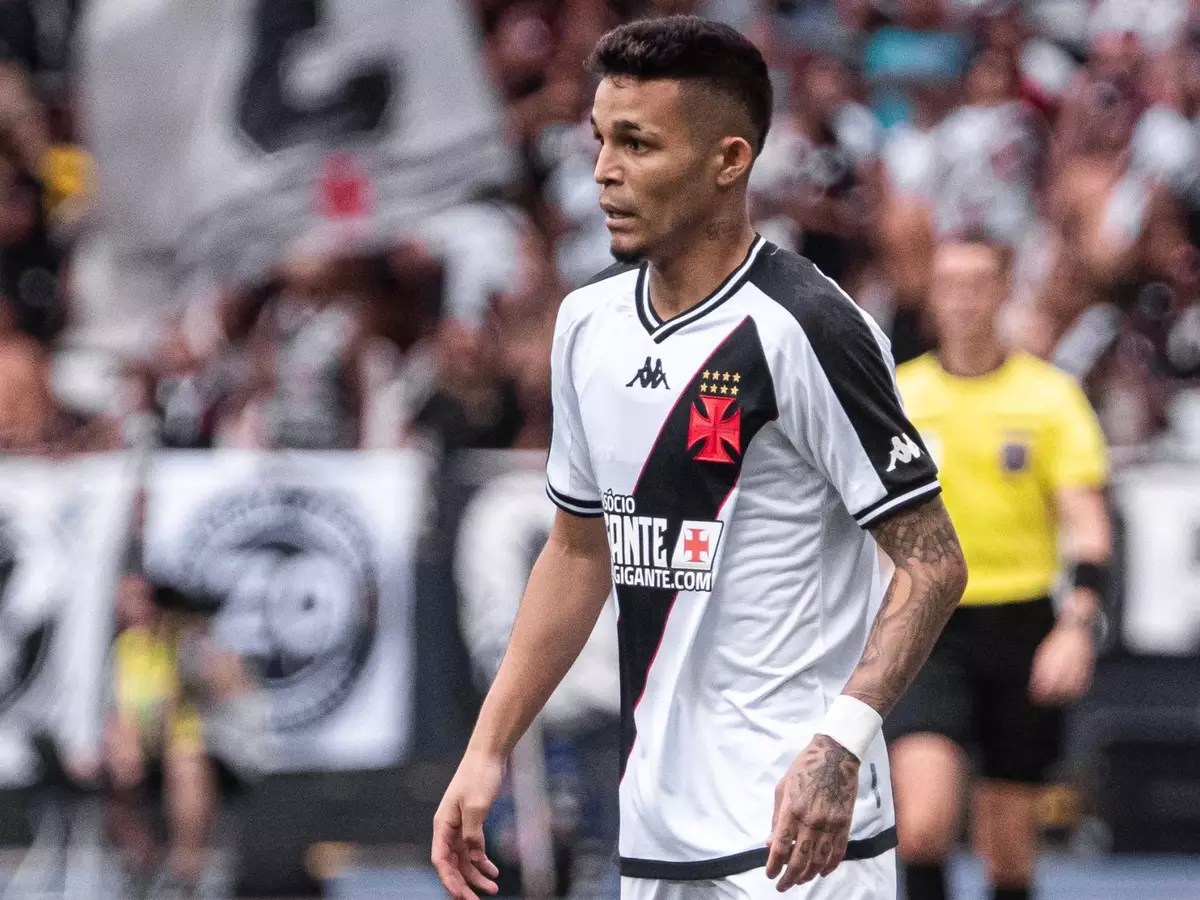 Vasco busca alternativas para lesão de Adson