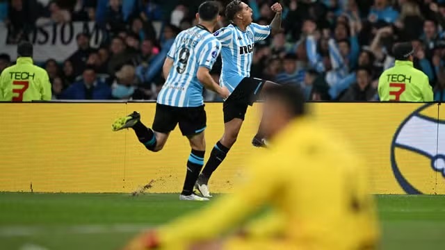 Athletico-PR é atropelado pelo Racing, da Argentina e está fora da Sul-Americana