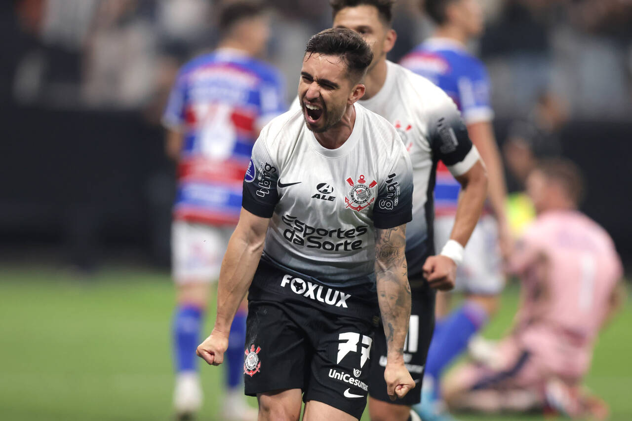 Corinthians atropela o Fortaleza e garante vaga na semifinal da Sul-Americana