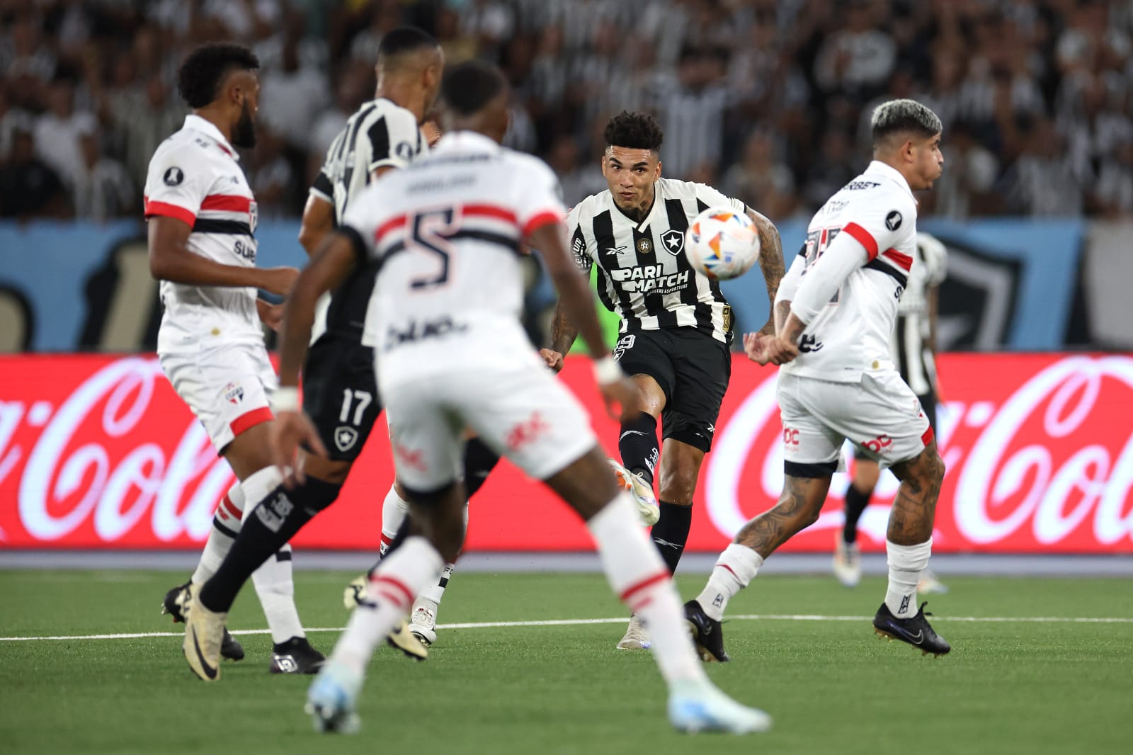 Botafogo e São Paulo fazem grande jogo, mas empatam pela Libertadores; volta será no Morumbis