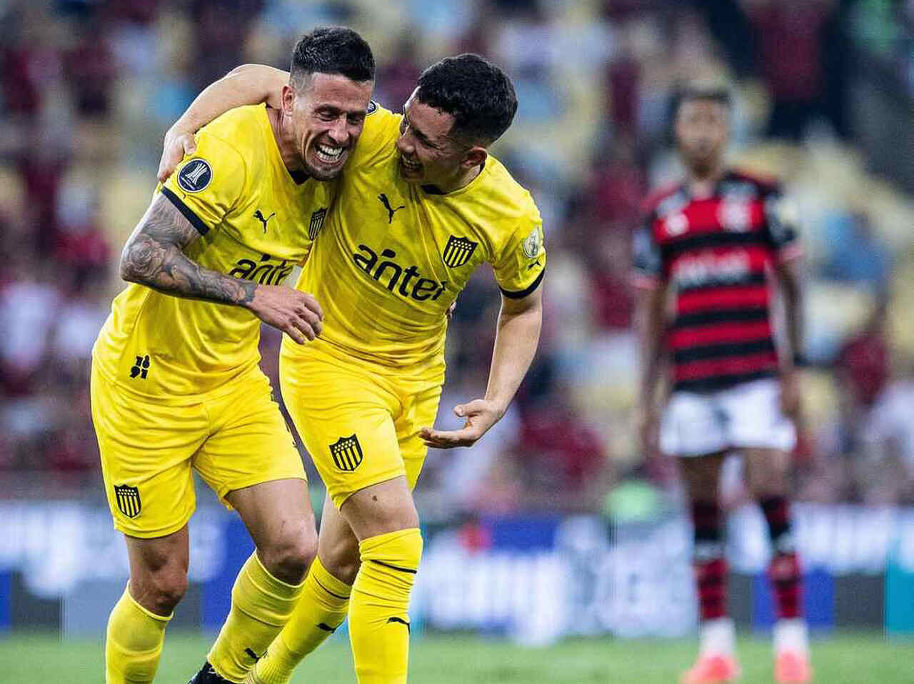 Flamengo é surpreendido, perde para o Peñarol no Maracanã e torcida sai na bronca com Tite e jogadores