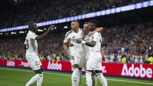 Real Madrid vence o Alavés com sustos e encosta no Barcelona na luta pelo título