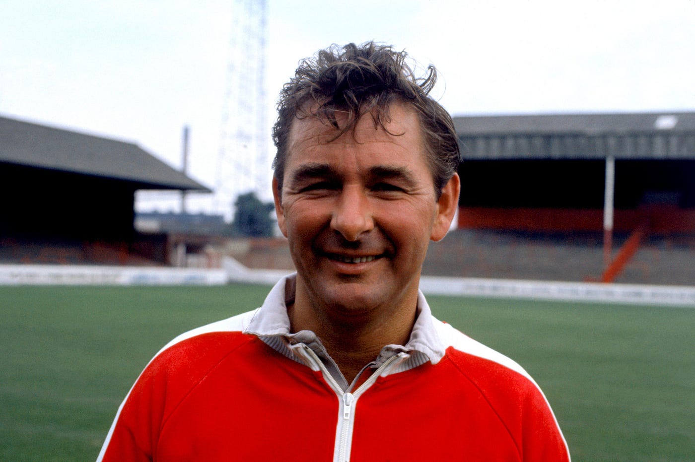 Quem é Brian Clough, lenda do futebol inglês?