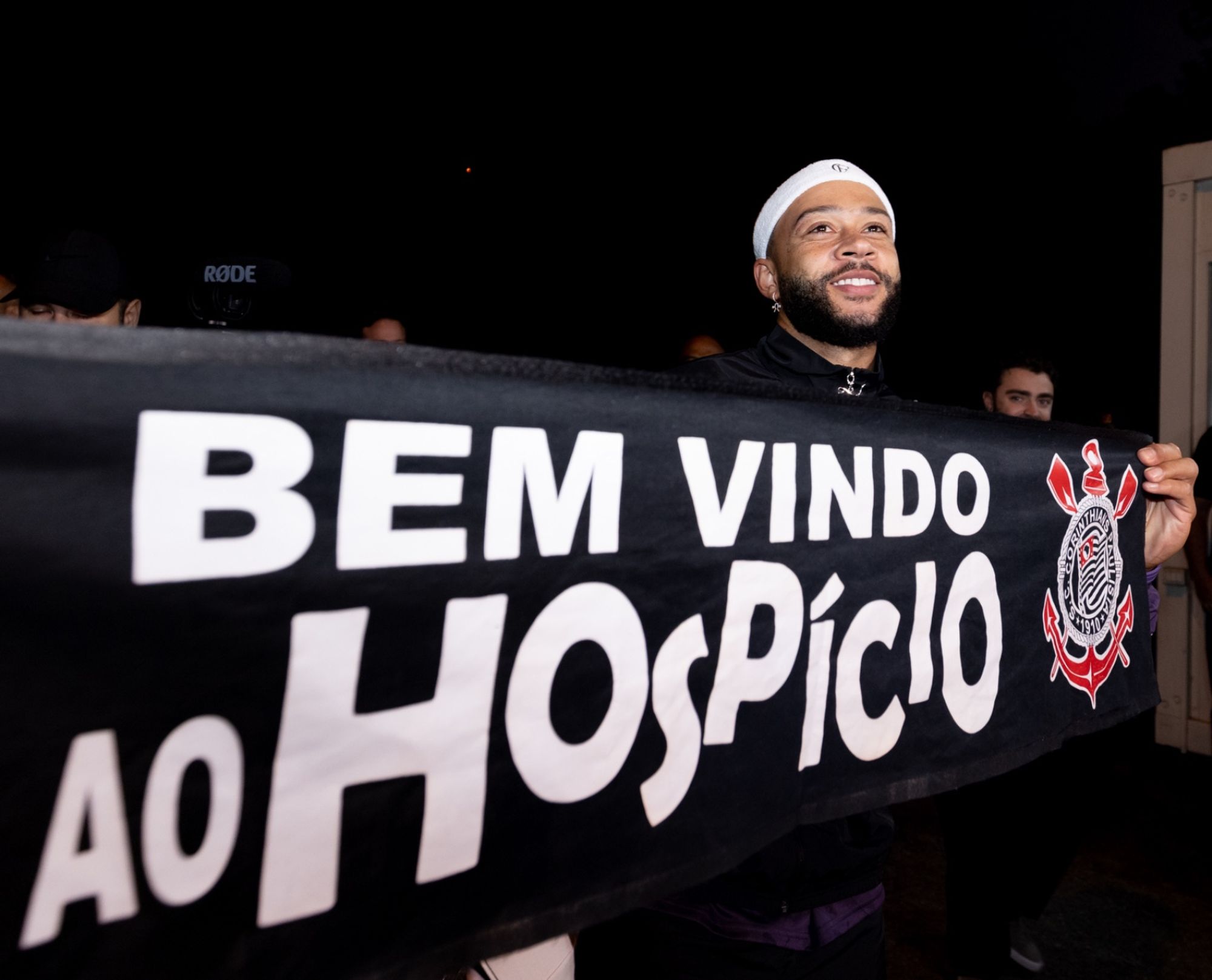 Confira como foi o primeiro dia de Memphis Depay no Corinthians