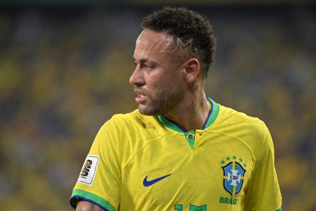 Neymar é observado de perto por Seleção Brasileira