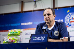 Rogério Ceni comemora classificação "saímos de quase rebaixados para a fase de grupos da Libertadores"