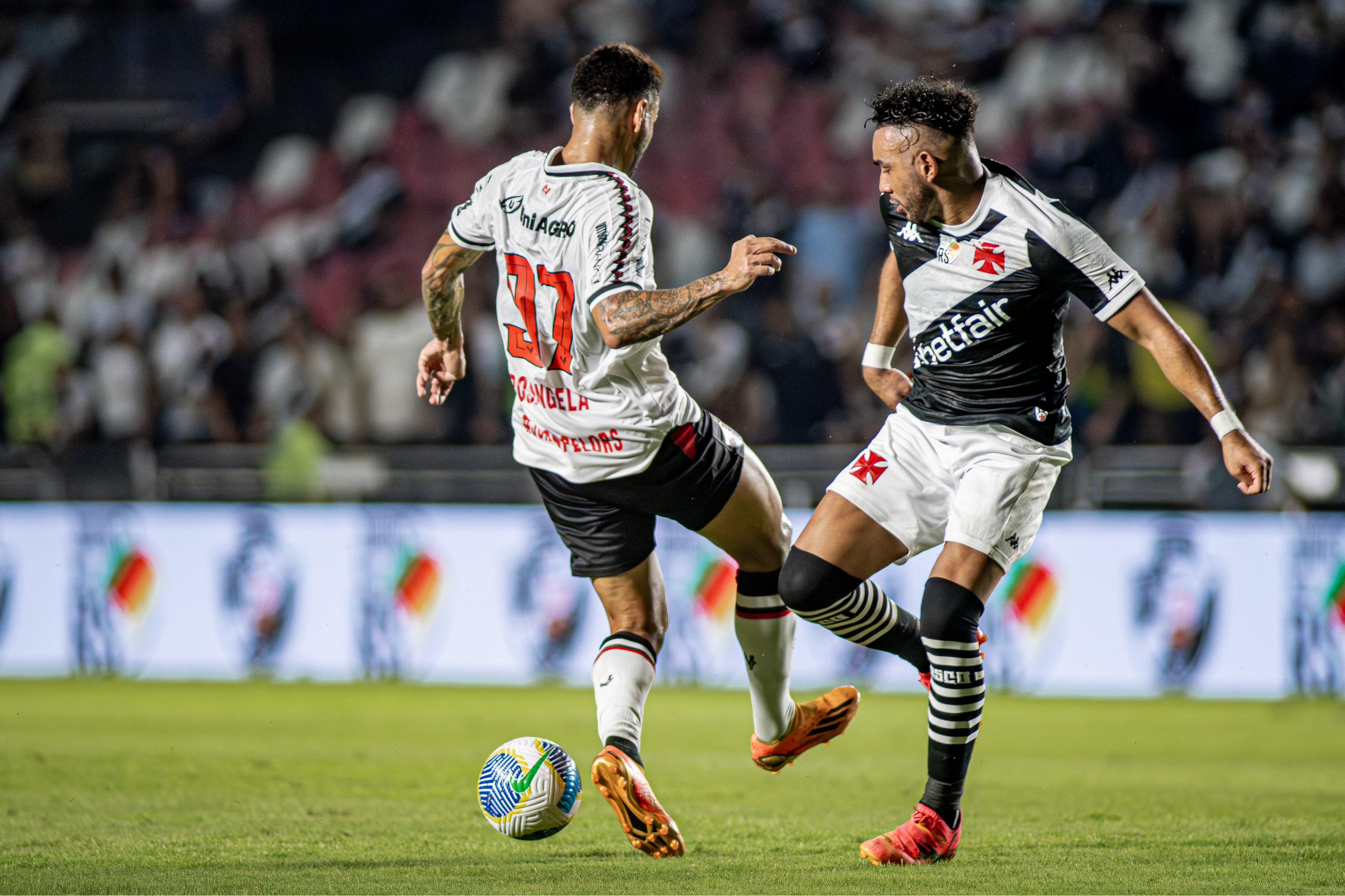 Vitória x Vasco: onde assistir e escalações