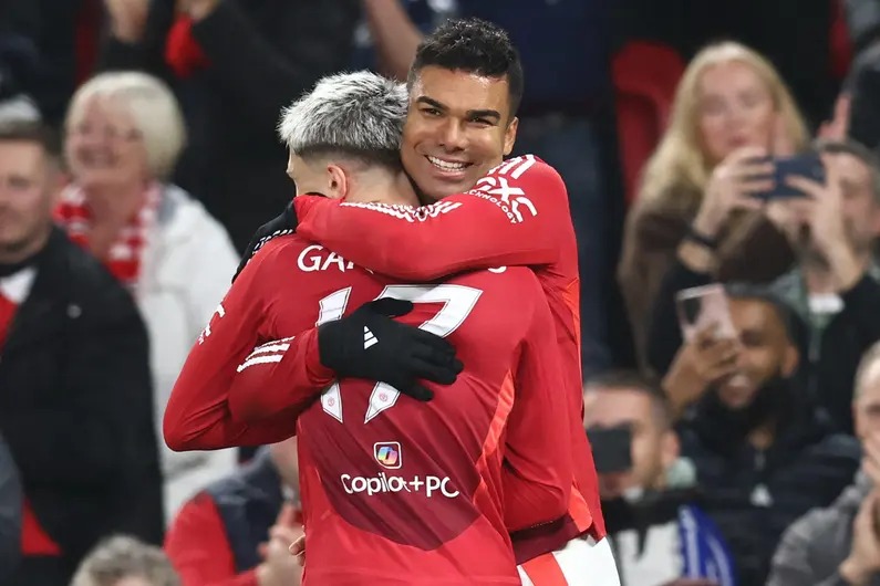 É Seleção! Internet fica eufórica com atuação de Casemiro pelo United