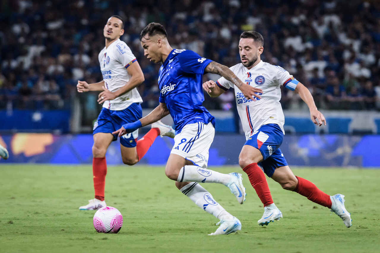 Cruzeiro segue sem vencer com Diniz e empata com o Bahia no Mineirão