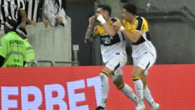 Com direito a provocação de ex-flamenguista, Botafogo cede empate no Maracanã contra o Criciúma