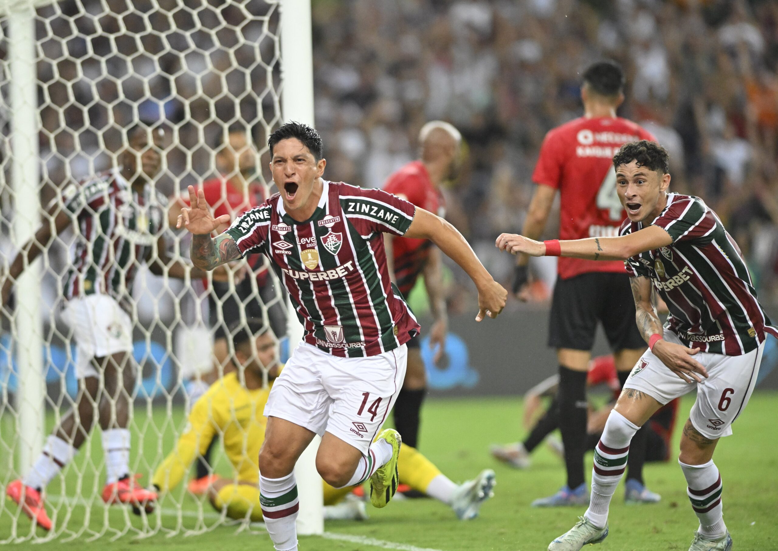 Germán Cano desencanta, Fluminense bate o Athletico e se afasta do Z-4