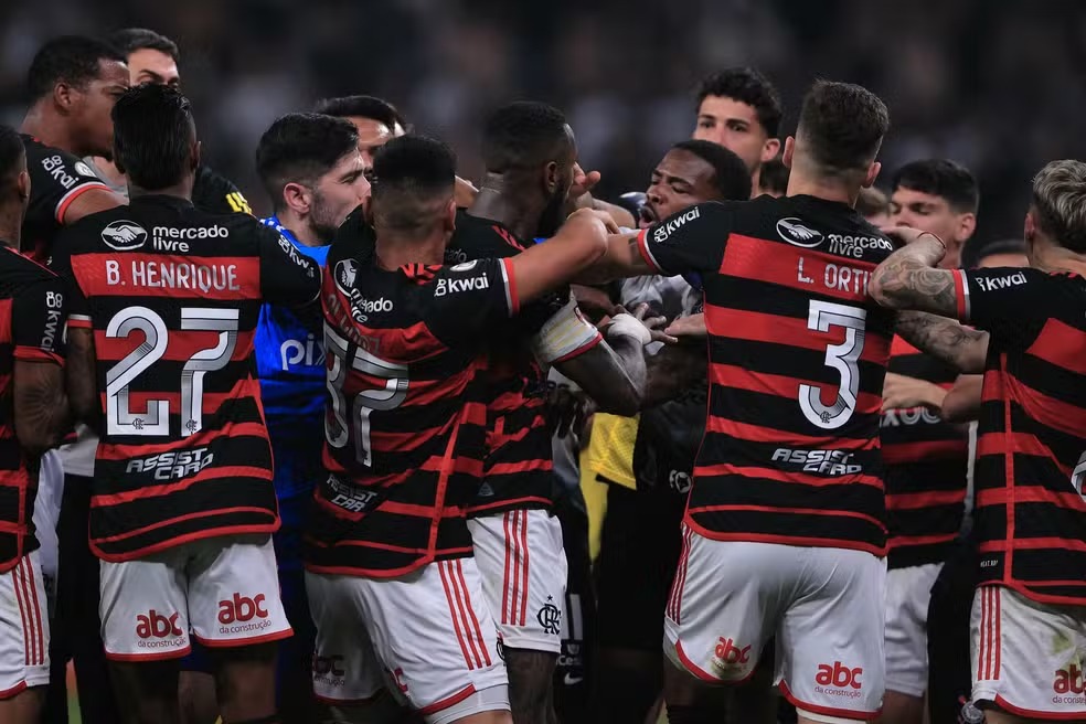 STJD denuncia jogadores de Corinthians e Flamengo por confusões