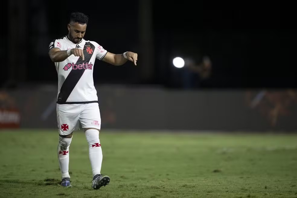 Payet recebe o carinho dos torcedores do Vasco e agradece nas redes sociais