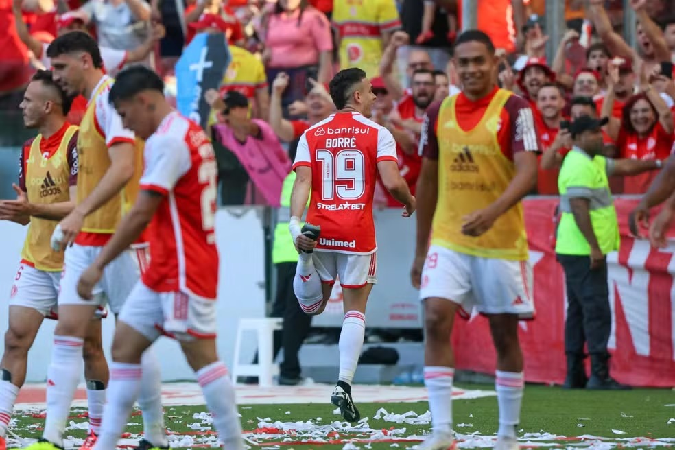 Assim como Renteria, Borré repete comemoração histórica ao marcar gol no clássico Gre-Nal