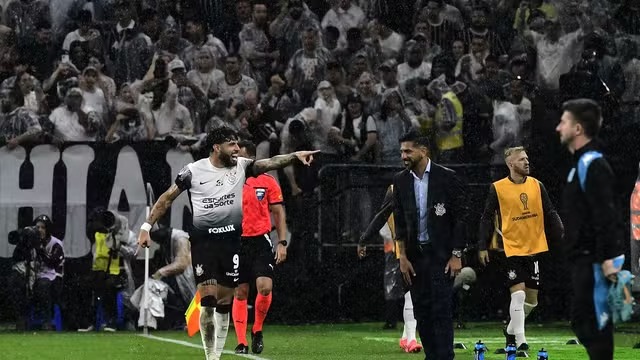 Yuri Alberto marca duas vezes, mas Corinthians cede empate ao Racing, na semifinal da Sul Americana