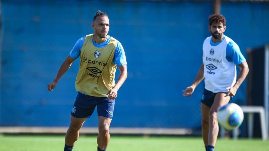 Após início avassalador, Diego Costa perde espaço no Grêmio e vê Braithwaite crescer