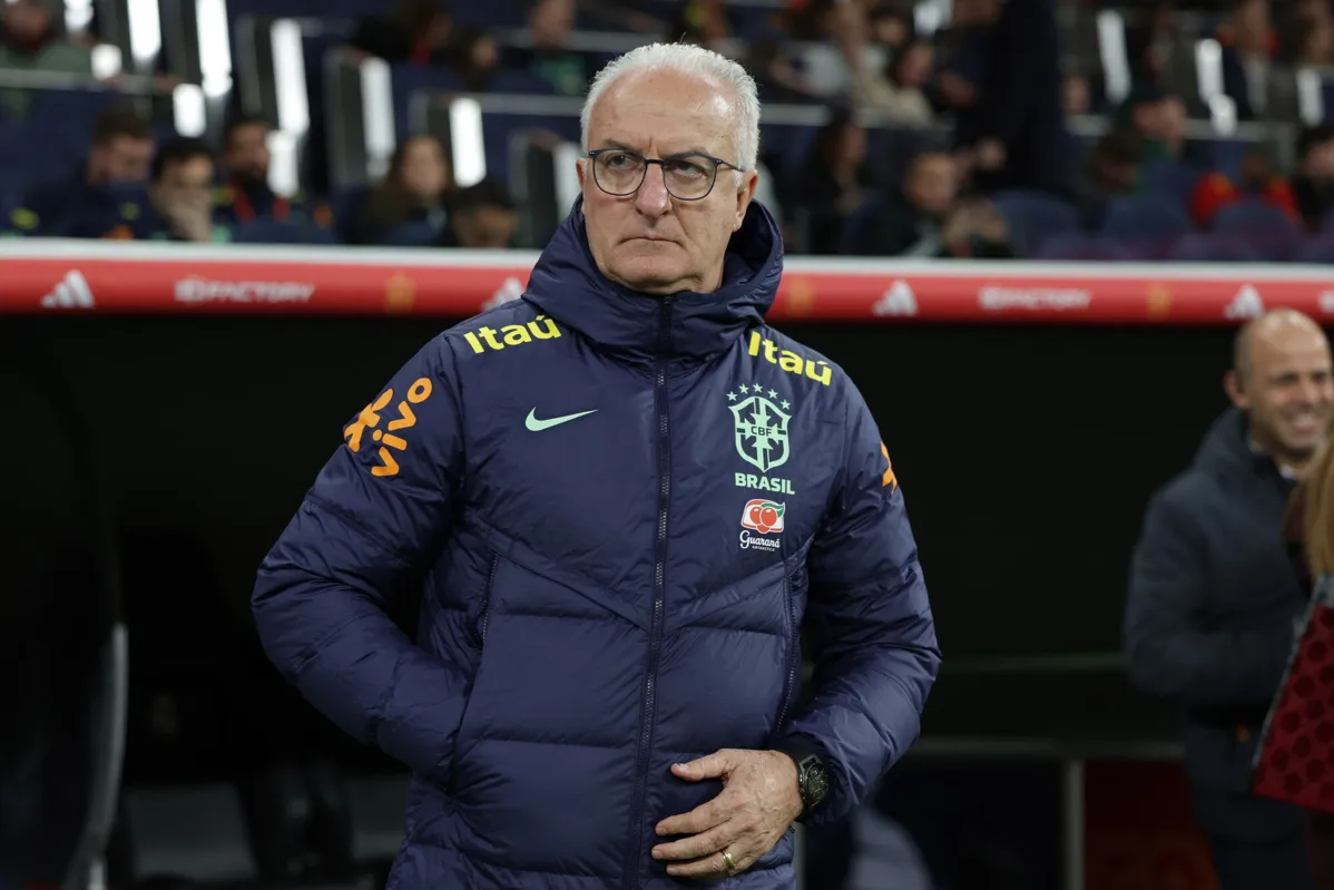 Dorival convoca novo lateral para jogos do Brasil