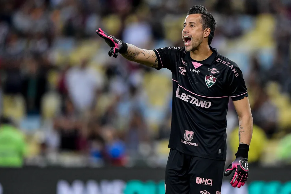 Veterano, Fábio segue acumulando números pelo Fluminense