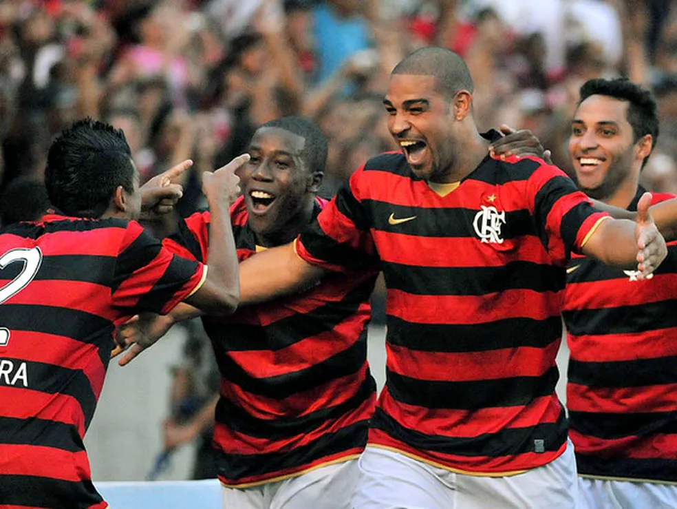 Adriano relembra história curiosa em título brasileiro de 2009 pelo Flamengo