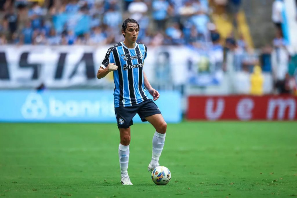 Geromel se aposenta como um dos maiores ídolos da história do Grêmio; confira momentos marcantes do zagueiro