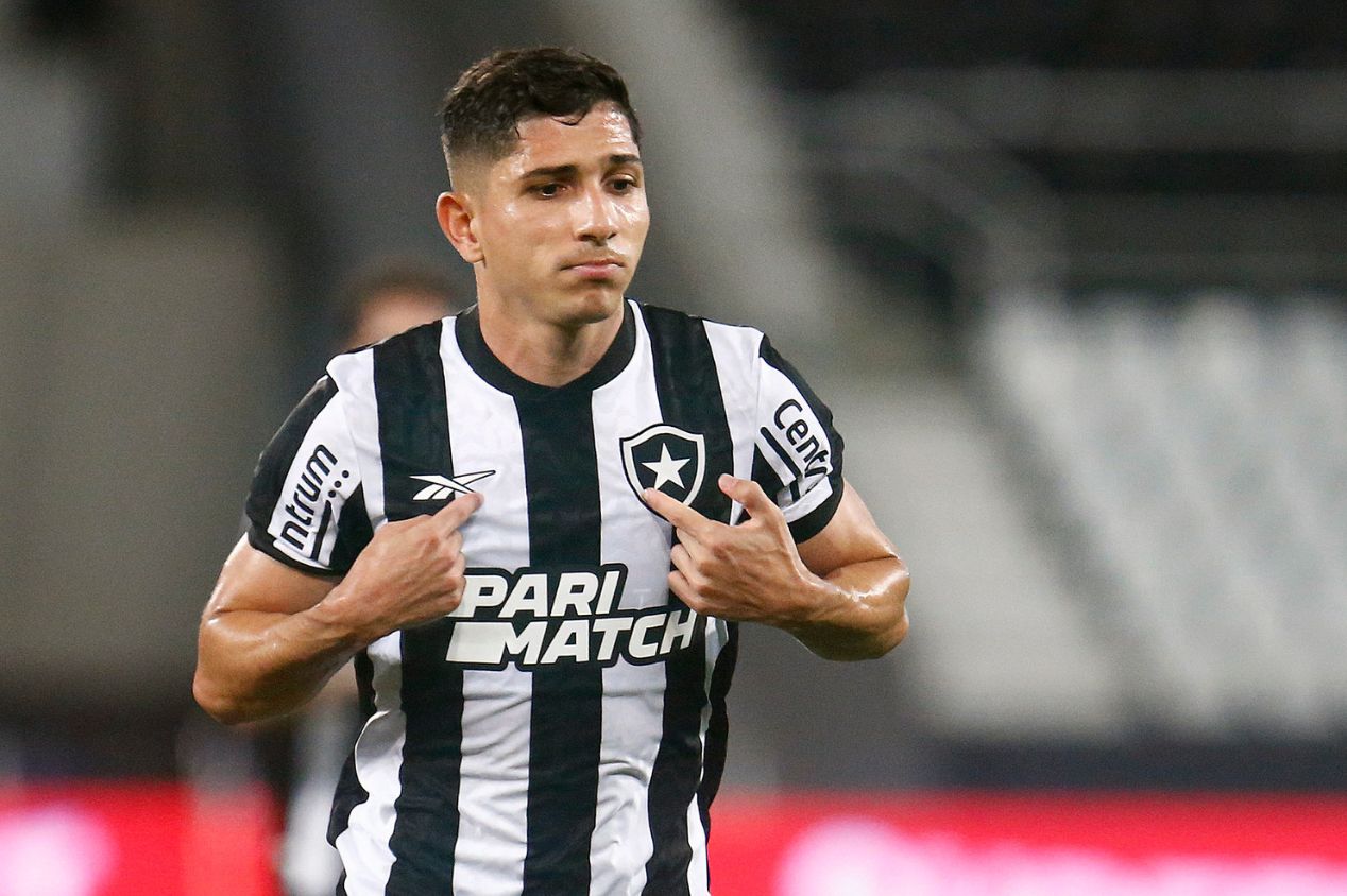 Após passagem pelos Estados Unidos, Savarino faz temporada muito sólida pelo Botafogo