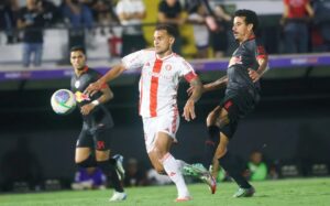 Internacional x Bragantino: onde assistir e escalações