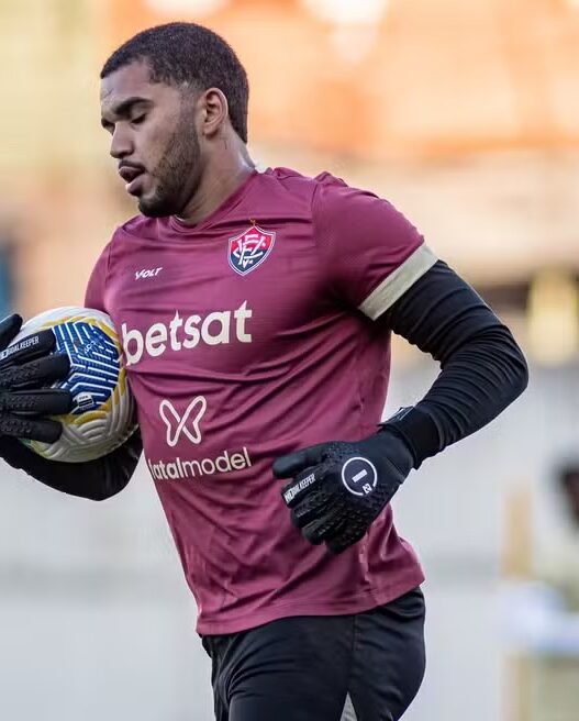 Fluminense acerta contratação de goleiro para 2025