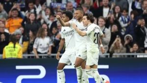 Com gols de Bellingham e Mbappé, Real Madrid vence e encosta no Barcelona