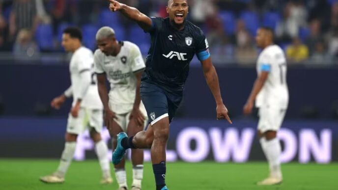 Rondón, do Pachuca, se surpreende com escalação, mas elogia atletas do Botafogo