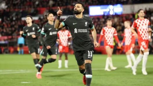 Salah decide, e Liverpool mantém os 100% na Champions