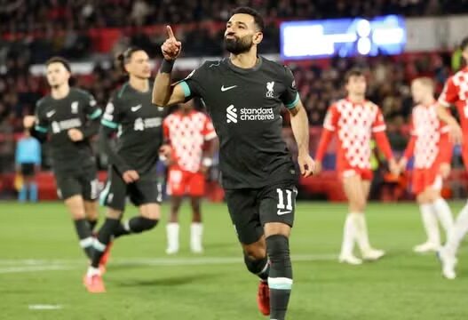 Salah decide, e Liverpool mantém os 100% na Champions