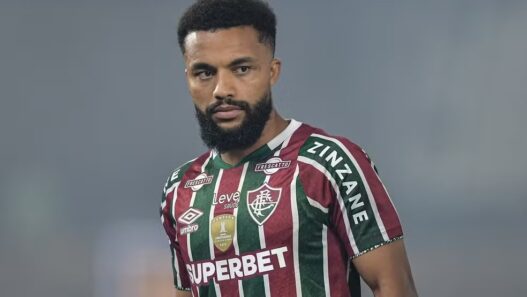 Fluminense oferece renovação de contrato para Samuel Xavier