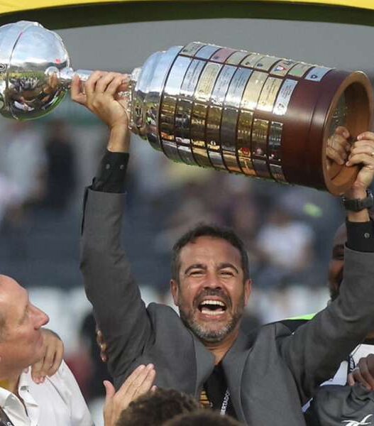 Artur Jorge vive adaptação meteórica no Brasil e vive temporada histórica no Botafogo