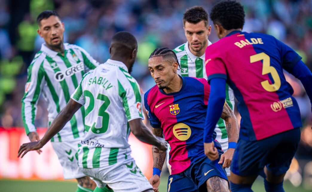 Barcelona vacila no final e empata com Betis fora de casa