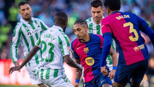 Barcelona vacila no final e empata com Betis fora de casa