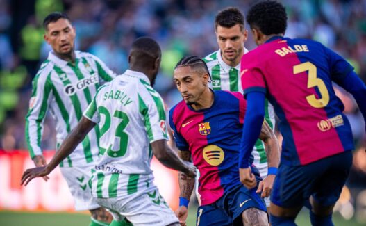 Barcelona vacila no final e empata com Betis fora de casa