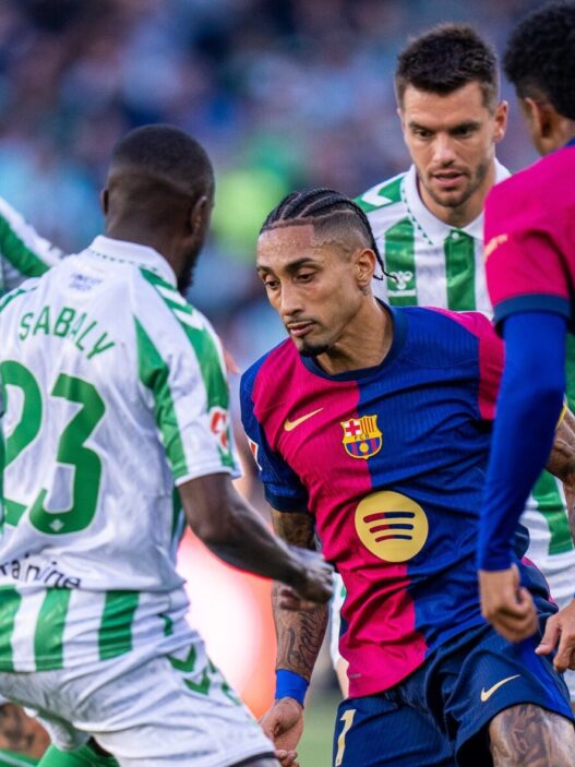 Barcelona vacila no final e empata com Betis fora de casa