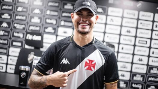 Bruno Guimarães revela desejo de jogar no Vasco e projeta futuro no futebol brasileiro