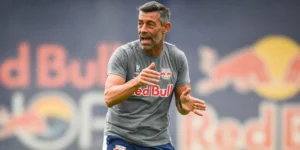 Grêmio acelera contatos com Pedro Caixinha