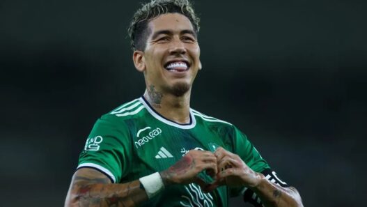 Firmino pode deixar o futebol da Arábia; jogador é especulado no Brasil