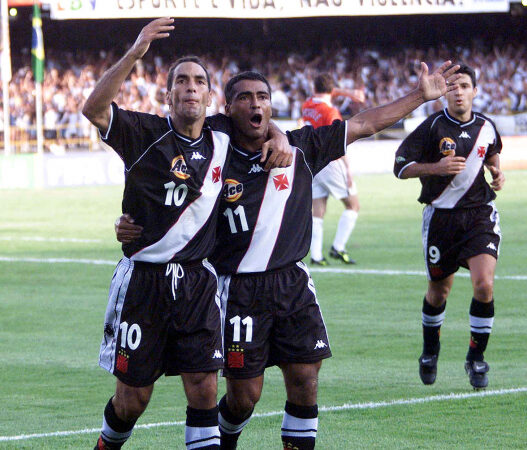 Há 25 anos, o Vasco de Romário e Edmundo detonava o Manchester United, no Maracanã