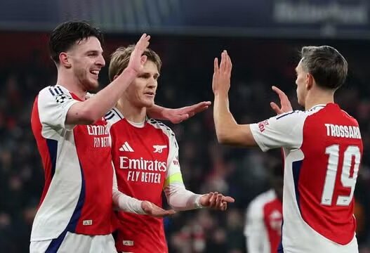 Arsenal brilha e vence pela Champions League