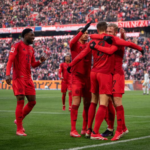 Goretzka brilha, Bayern vence e se isola na liderança