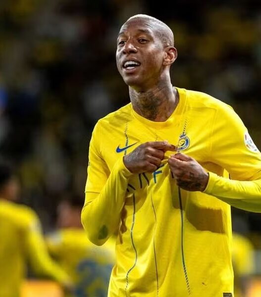 Anderson Talisca é anunciado pelo Fenerbahçe e retorna ao futebol turco