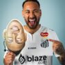 Neymar veste novamente a camisa do Santos em ensaio; confira as fotos